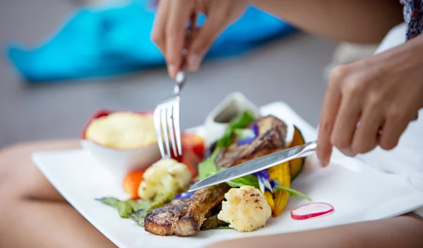 Βιταμίνη Β12: Οι καλύτερες πηγές, πώς βοηθάει την υγεία και τι να προσέξεις