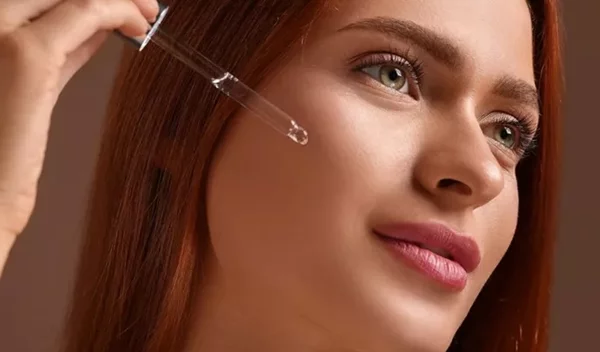 Αυτά είναι τα 4 στοιχεία στο skincare που ενεργοποιούν την παραγωγή κολλαγόνου