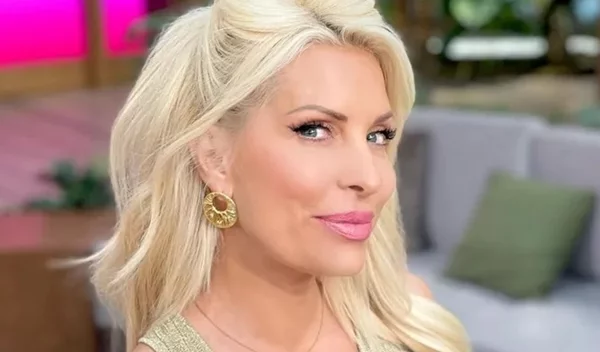 Ελένη Μενεγάκη: Υιοθέτησε την πιο hot τάση μακιγιάζ ματιών τώρα