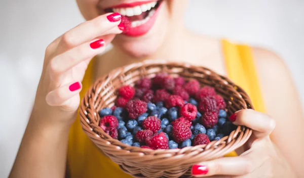 Φλαβονοειδή: Πώς προστατεύουν την υγεία μας, που τα βρίσκουμε