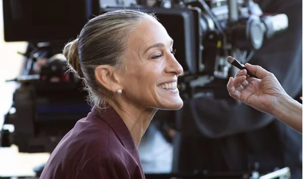 Η Sarah Jessica Parker μόλις έκανε το τέλειο χτένισμα για το γραφείο