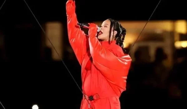 Για πόσο καιρό μπορείς να κρύψεις την εγκυμοσύνη; H Rihana το έκανε και μας εξέπληξε!