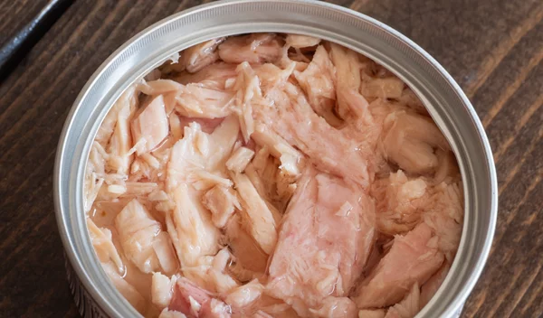 Κονσέρβες τόνου: Οι χημικές ουσίες που βλάπτουν την υγεία - Πώς να μειώσουμε την έκθεσή μας;