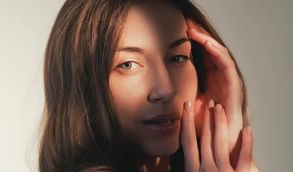 Eλκυστικότητα: Το "κόλπο των 3 δευτερολέπτων" σε κάνει πιο γοητευτική άμεσα