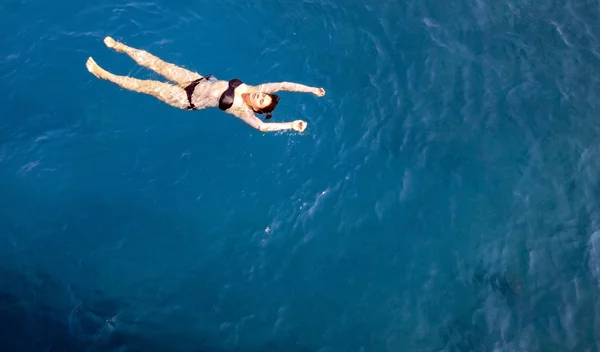 Blue Mind Theory: Η νέα τάση στο TikTok που θα αλλάξει το mindset σου