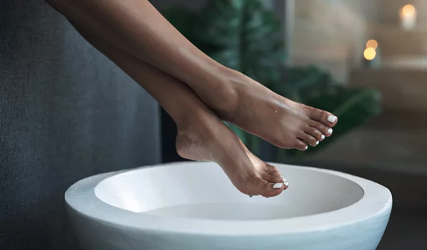 Πώς να απαλλαχθείς από τις σκασμένες φτέρνες μια για πάντα