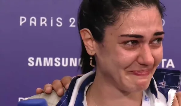 Ολυμπιακοί Αγώνες | Αποκλεισμός με οσμή σκανδάλου για τη Δώρα Γκουντούρα: "Είναι σκάνδαλο! Έπαιζε μία Γαλλίδα και έπρεπε να περάσει" δήλωσε ο προπονητής της