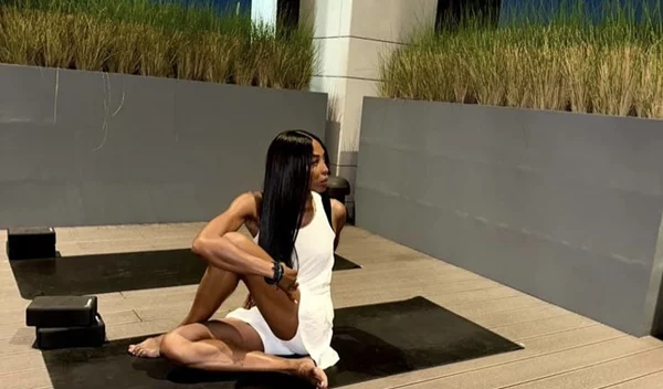 Η άσκηση για ευελιξία που κάνει η Ναόμι Κάμπελ και τα 5 οφέλη της