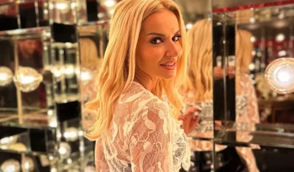 Μαρία Μπεκατώρου: Η διακριτική λάμψη στα νύχια της είναι η τέλεια επιλογή για το Πάσχα