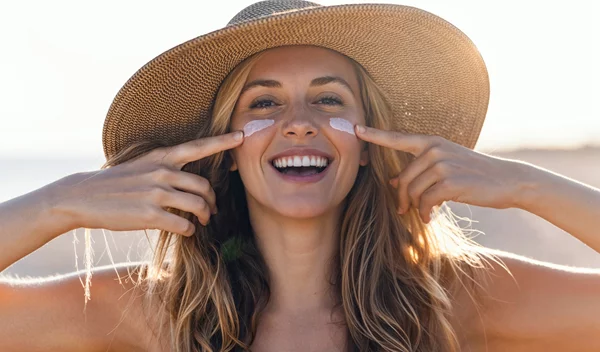 Φάκελος αντηλιακό: Πώς θα επιλέξεις το κατάλληλο για σένα