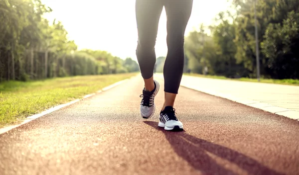 Πρόγραμμα για περπάτημα: Περπάτα 3 φορές την εβδομάδα και φόρα ένα νούμερο μικρότερο σε 1 μήνα