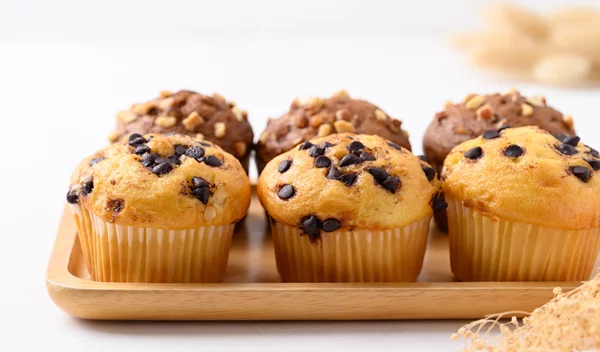 Πανεύκολα και λαχταριστά muffins χωρίς μίξερ - Με σταγόνες σοκολάτας, τέλειο σνακ