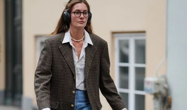 Επέστρεψε! Το τζιν που δεν θα μετανιώσουμε στιγμή να επαναφέρουμε στο στυλ μας