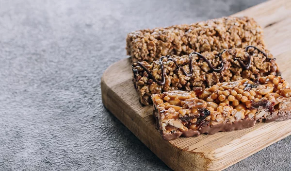 Μπάρες granola με φυστικοβούτυρο: Το ιδανικό σνακ για τις ημέρες που απλώς δεν προλαβαίνεις