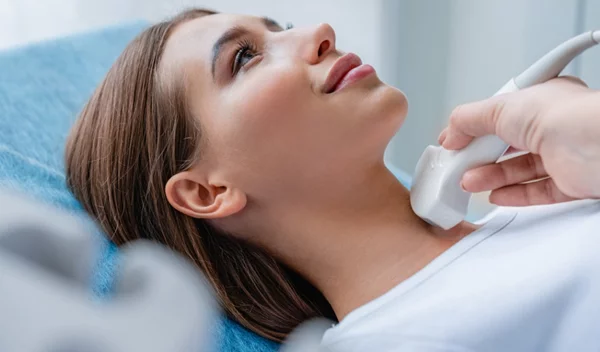 Παθήσεις του θυρεοειδούς: Η ενδοκρινολόγος επισημαίνει τι πρέπει να προσέχουμε το καλοκαίρι