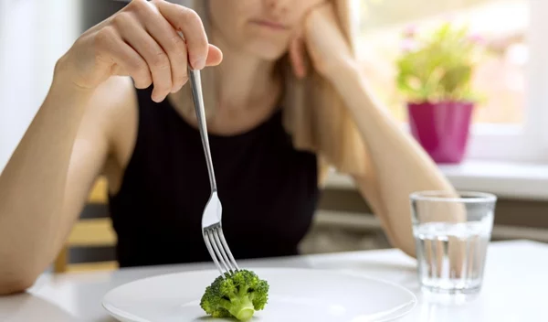 Διαταραχές πρόσληψης τροφής: Πώς να αναγνωρίσεις τα ανησυχητικά σημάδια