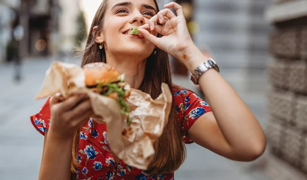 Πέντε διατροφικές συνήθειες για να σταματήσεις τα αέρια στο έντερο