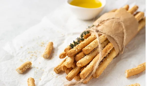 3 διαφορετικές συνταγές για κριτσίνια που θα λατρέψουν μικροί και μεγάλοι