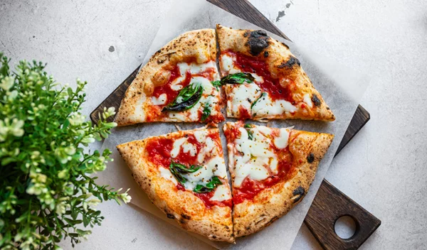 4 κόλπα να ξαναζεστάνεις την πίτσα και να είναι τραγανή