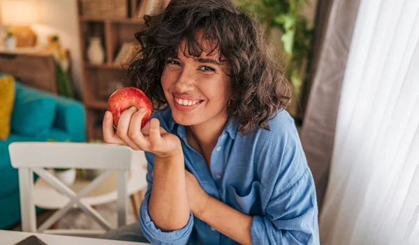 5 τροφές που κάνουν καλό στα μαλλιά