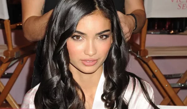 Έχεις καστανά μάτια; Γιατί να προτιμήσεις την μπλε σκιά ματιών φέτος το καλοκαίρι