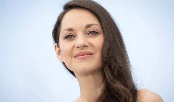 Λαμπερή, νεανική επιδερμίδα στα 40+ | Ποιες συνήθειες να υιοθετήσεις και ποιες να αφήσεις πίσω σου