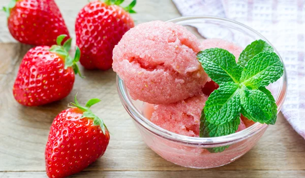 Vegan Frozen yogurt φράουλα: Eύκολο παγωτό χωρίς ζάχαρη