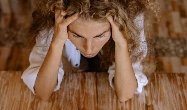 Κόπωση, άγχος, πόνος; Μπορεί να είναι τα πρώτα σημάδια ενός αυτοάνοσου – 15 χρόνια πριν τη διάγνωση