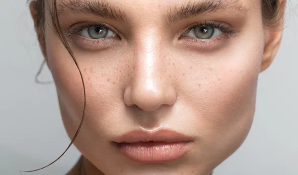 Οι 4 κορυφαίες τεχνικές για φρύδια "όνειρο": Ποια ταιριάζει στο δικό σου πρόσωπο;