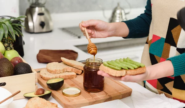 Πώς μειώνεται η χοληστερίνη μετά το Πάσχα; Δες 7 απλούς τρόπους