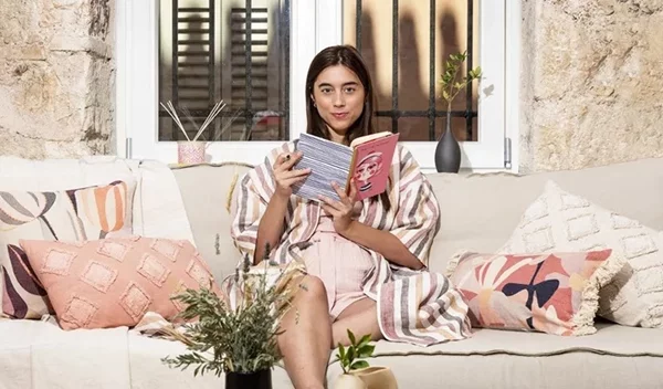 Πώς θα φέρεις το καλοκαίρι στη διακόσμηση του σπιτιού σου με εύκολους τρόπους