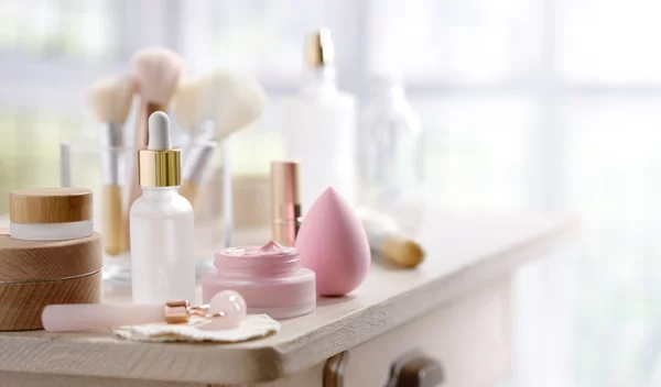 Γνωρίζεις πότε λήγουν τα καλλυντικά σου; Ένας σύντομος οδηγός για να ξέρεις πότε να αποχωριστείς ποιο προϊόν