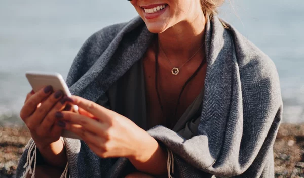 Αφήνεις το κινητό στον ήλιο; Δες τι μπορεί να πάθει