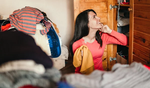 Βαριέσαι το ξεσκαρτάρισμα; Η "μέθοδος διάλυσης" θα σου "λύσει" τα χέρια - Δες πώς θα την κάνεις