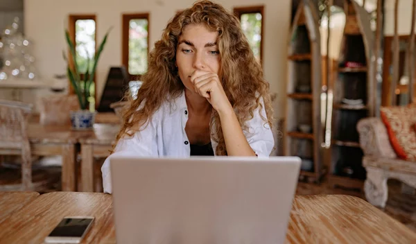 Γιατί οι περισσότεροι millenials φαίνονται πολύ νεότεροι από την ηλικία τους;