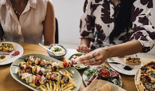 Τρεις τροφές που πρέπει να μειώσεις για την υγεία του εντέρου