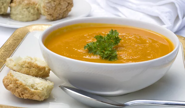 Συνταγή για καροτόσουπα - Ιδανική για τις κρύες μέρες του χειμώνα!