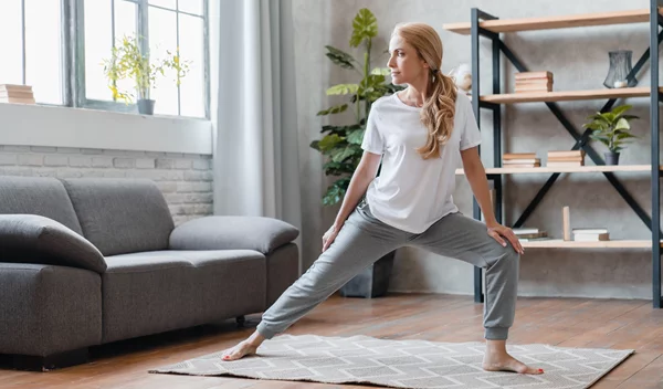 Πώς να "χτίσεις" γλουτούς χωρίς να πατήσεις καν το πόδι σου στο γυμναστήριο