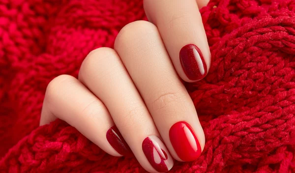 Τα πιο κομψά μανικιούρ για την ημέρα του Αγίου Βαλεντίνου