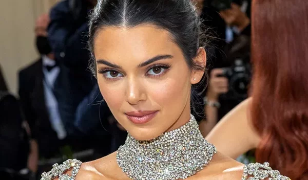 4 makeup looks που θα σε κάνουν να ανυπομονείς να βαφτείς στις γιορτές