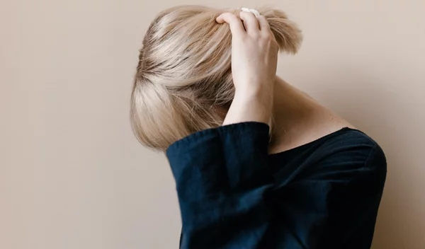 Γιατί το φθινόπωρο έχεις περισσότερους πονοκεφάλους (και τι να κάνεις);