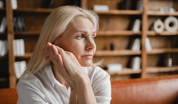 Πώς να προστατέψεις την υγεία των οστών σου στην εμμηνόπαυση