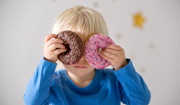 Μπορείς να δίνεις στο παιδί γλυκαντικά;