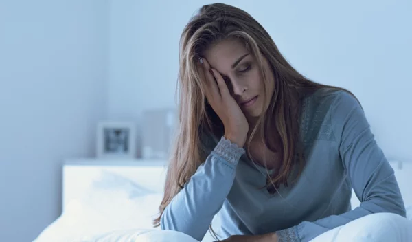 Ροχαλητό: 10 φυσικοί τρόποι για πιο ήσυχο ύπνο