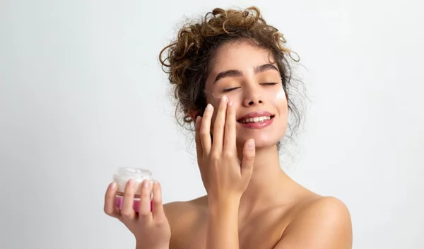 Αυτό το skincare προϊόν θα σε βοηθήσει να δείχνεις μέχρι και 10 χρόνια νεότερη