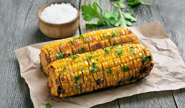 Ψητό καλαμπόκι όπως δεν το έχεις ξαναδοκιμάσει - Αυτοί οι 3 συνδυασμοί θα σε ξετρελάνουν