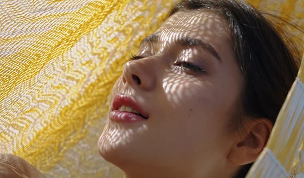 Σπυράκια στο πρόσωπο το καλοκαίρι | 6 τοπικές κρέμες που θα τα "εξαφανίσουν"