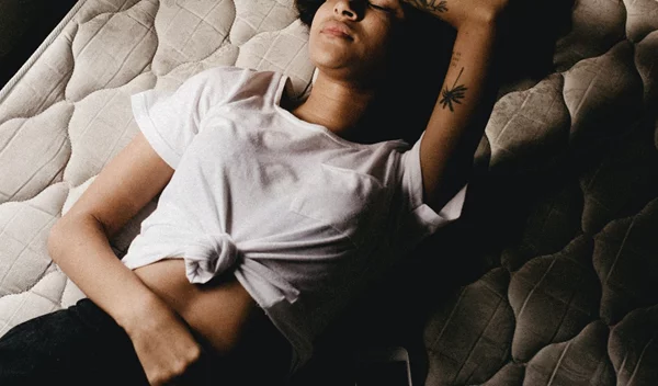 5 θεραπείες ανακούφισης από κράμπες περιόδου