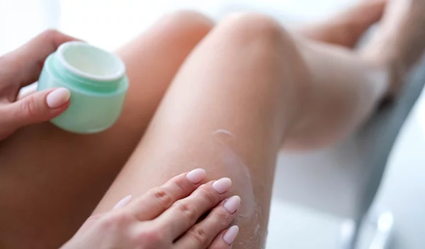 Ραγάδες | Οι 6 πιο αποτελεσματικοί τρόποι να τις μειώσεις