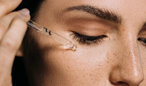 4 έλαια που θα "μεταμορφώσουν" την επιδερμίδα του προσώπου σου